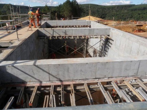 Klabin’s new Puma paper mill used PENETRON ADMIX for the foundation slab and retaining walls of the basement floors; PENEBAR SW-45 waterstop sealed all construction joints.