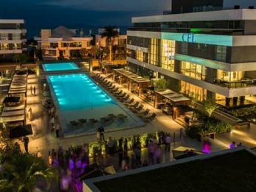 PENETRON crystalline technology keeps the aggressive groundwater pressure (aggravated by the nearby tides) out of the concrete used in the Residencial Quay swimming pool.