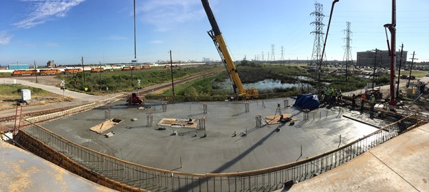 This bird’s-eye view of the new 59th Street Pump Station shows the exposed location. PENETRON ADMIX was used to treat all concrete below the specified 25-feet elevation.