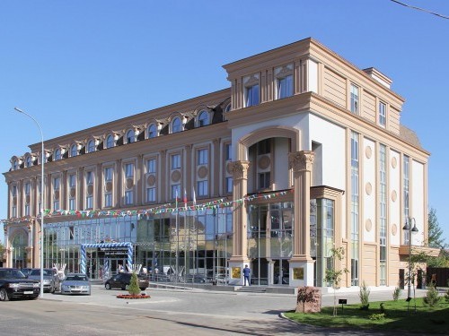 The construction site of the Azerbaijan Business Center was water-logged. The local Penetron team provided a waterproofing solution for the below-grade concrete structures.
