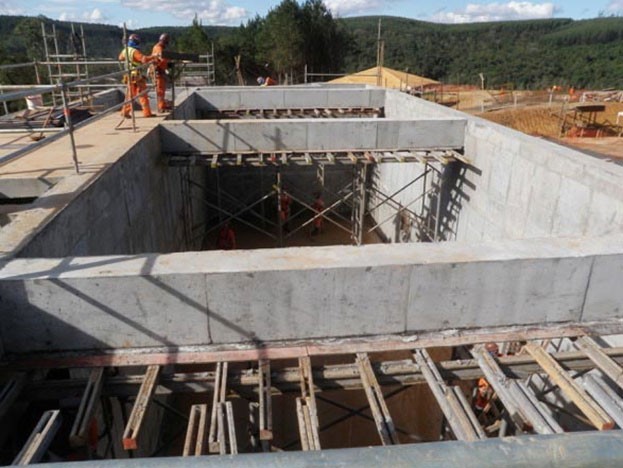Klabin’s new Puma paper mill used PENETRON ADMIX for the foundation slab and retaining walls of the basement floors; PENEBAR SW-45 waterstop sealed all construction joints.
