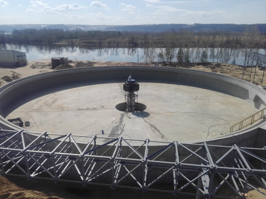 A final view of the Mari Paper Mill’s clarifier tank before the new WWTP goes into operation. The concrete was waterproofed with the Penetron System.