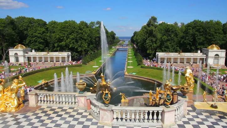 The main St. Petersburg cathedral's historic fountain repaired in an overnight emergency operation with PENETRON materials.