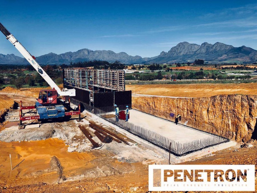 The base of the large water storage tank at the Paarl Junction site takes shape thanks to PENETRON ADMIX-treated concrete, which provides a permanent waterproofing solution.