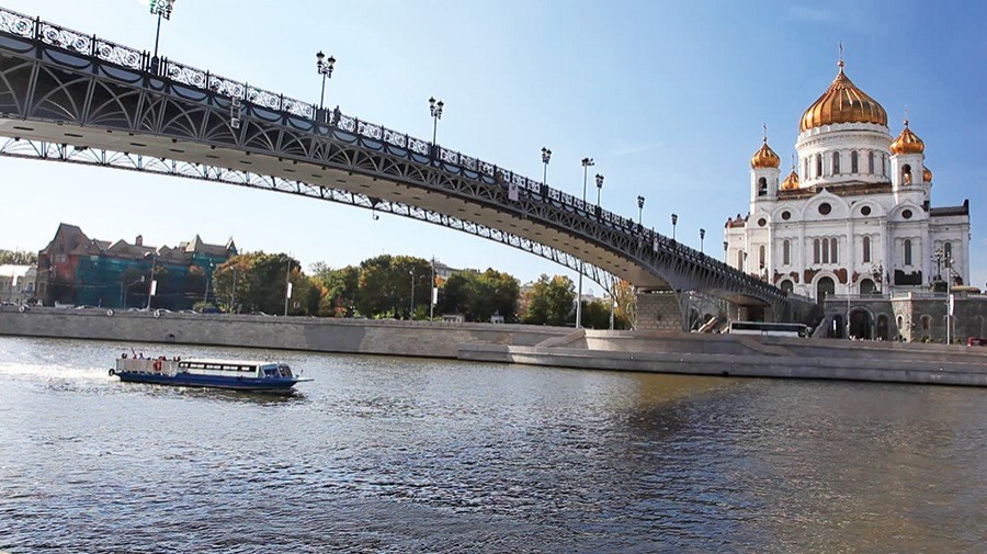 Cathedral of Christ the Savior and pedestrian bridge