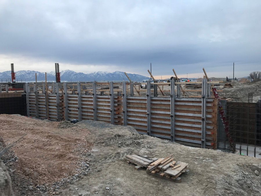 Added to concrete during batching, PENETRON ADMIX is unaffected by climatic conditions and can significantly increase concrete durability and service life