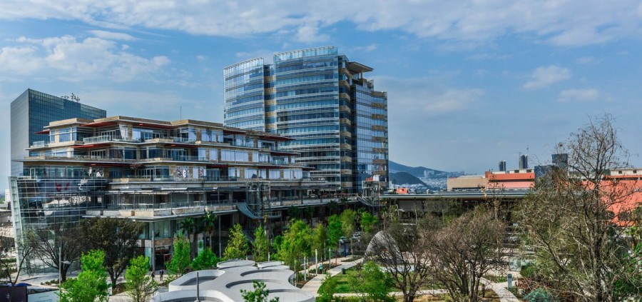 The project contractor, Grupo Aldesa, asked Penetron México to waterproof Arboleda’s massive concrete structures, including the parking garage and three potable water reservoirs