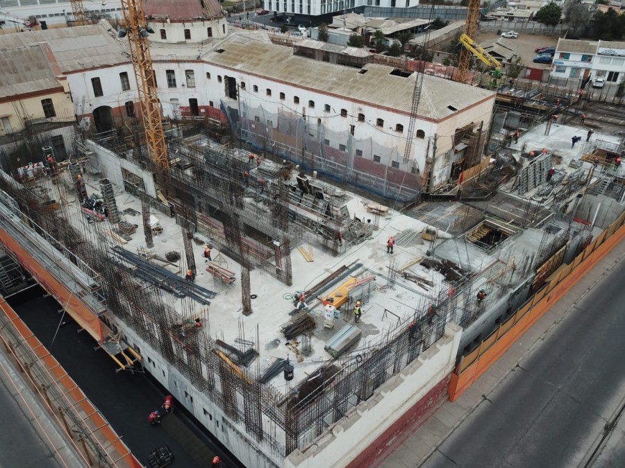 Over 8,000 m3 of concrete for the below-grade walls and foundation slab of the Therapeutic Diagnostic Center at the La Serena Hospital were treated with PENETRON ADMIX