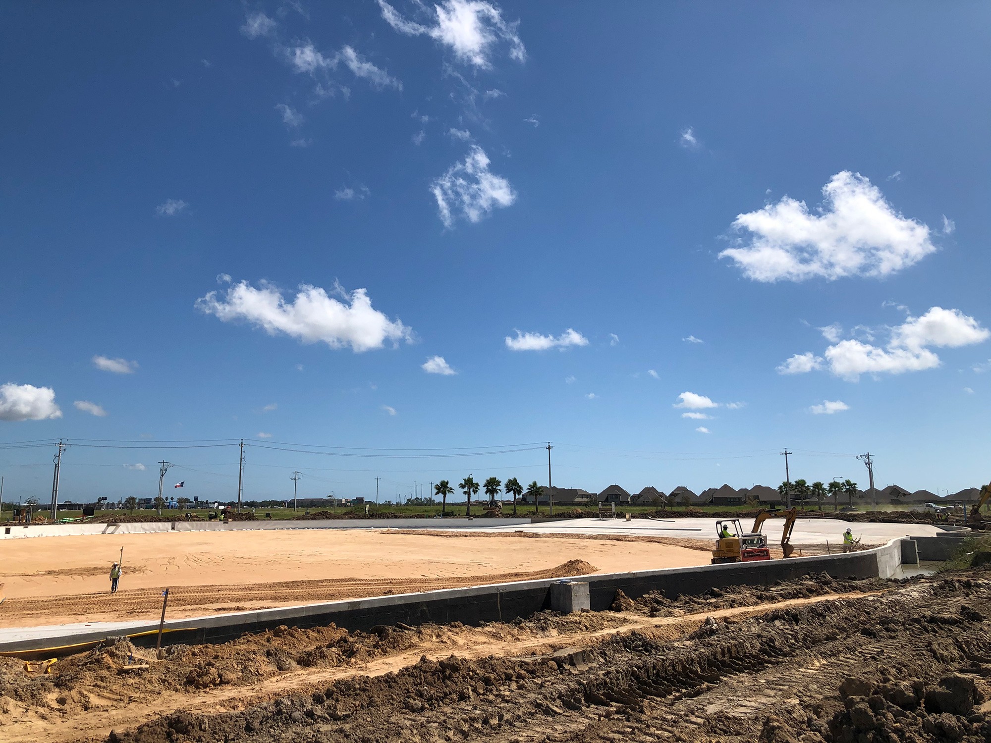 PENETRON slurry was applied to the surface of the Crystal Lagoon’s beach area (along the Ploy Lock system) to help prevent water penetrating into the concrete structure