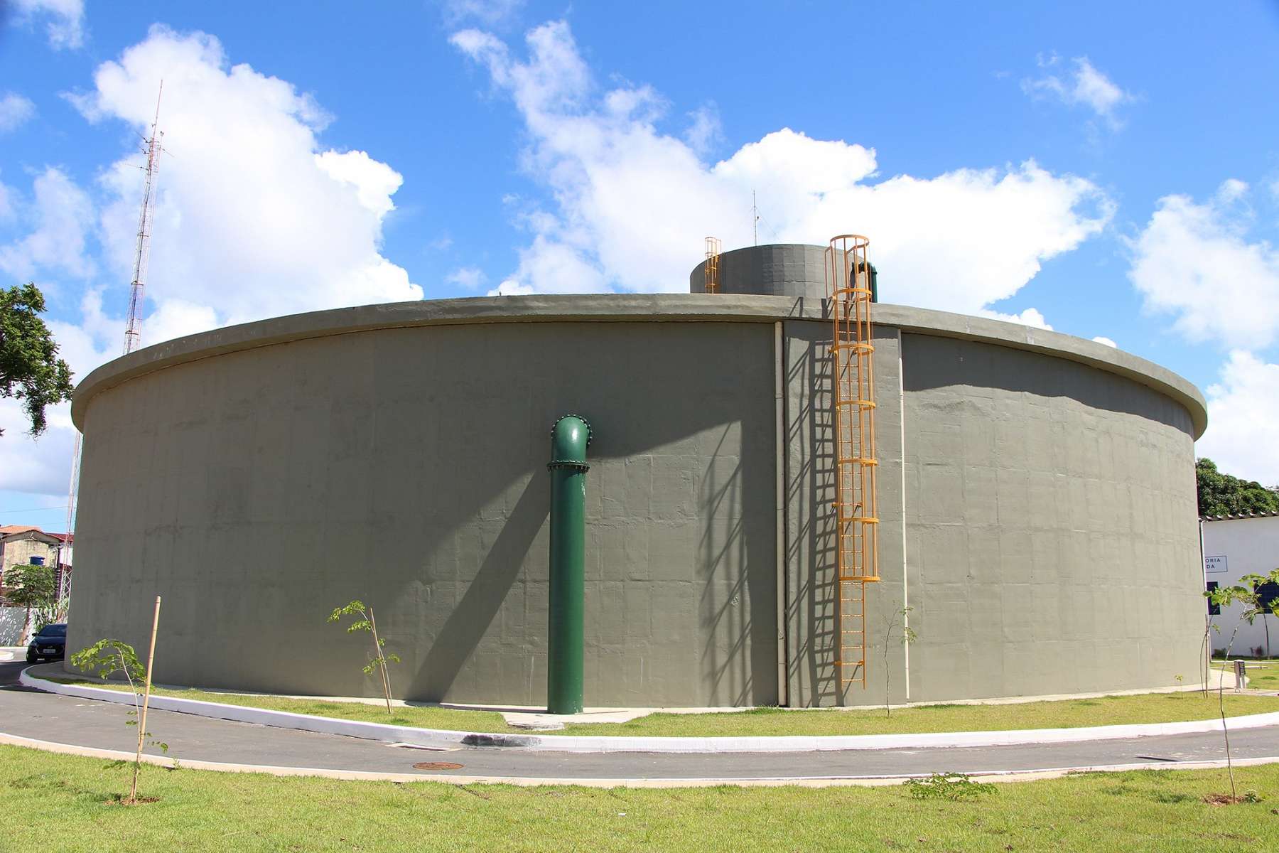 The Brazilian water reservoir slab was waterproofed with a topically applied layer of PENETRON and the reservoir walls used PENETRON ADMIX-treated concrete.