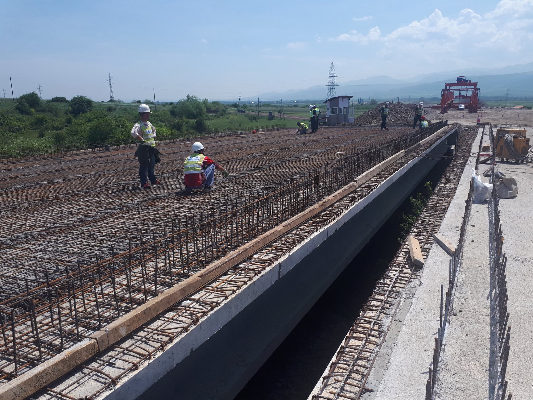 PENETRON ADMIX was used in the reinforced concrete decks of the E60 East-West Expressway in Georgia to render the concrete impermeable to moisture and road salts.