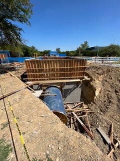 With a diameter of 2.13 m (7-feet), the El Cuchillo aqueduct comprises five pumping stations and transports 5,000 liters (1,320 gallons) of water per second.