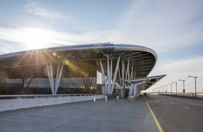 The stormwater and de-icing facilities at the Indianapolis Airport were upgraded and enlarged as part of the expansion of the airport’s FedEx hub.