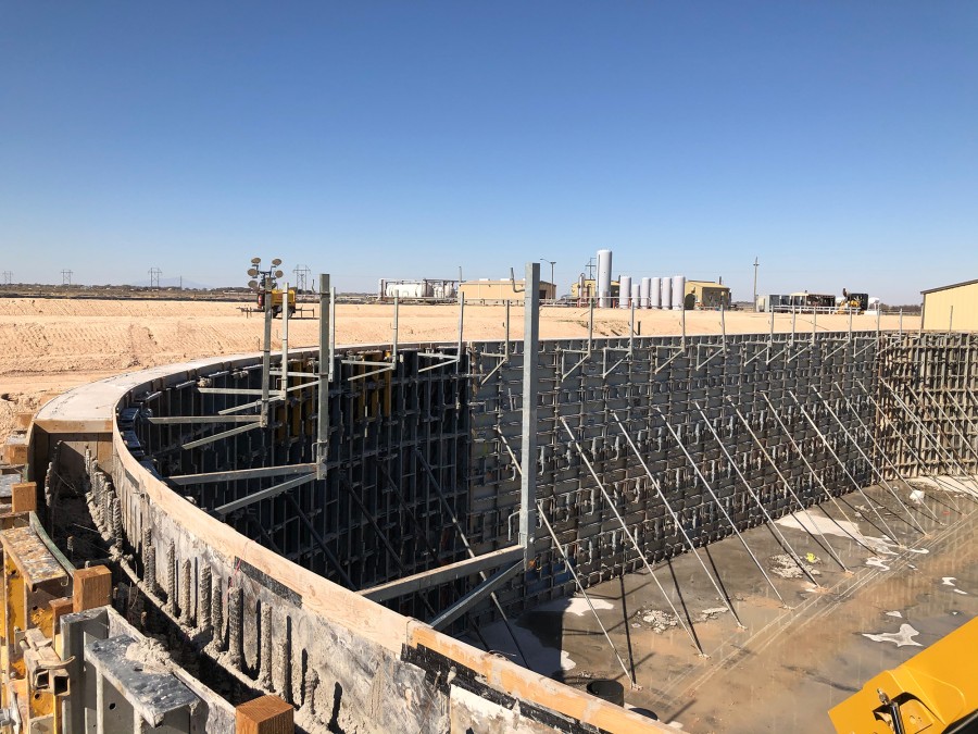 The PENETRON ADMIX-treated concrete holding tanks of the Kolb Bioenergy plant in Roswell, New Mexico resist the harsh biogas environment and can self-heal hairline cracks.