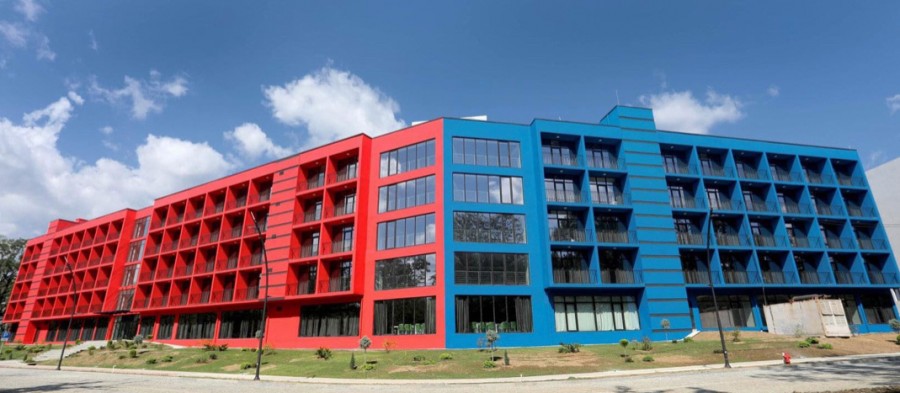 Focused on engineering sciences, natural sciences, and life sciences, the Kutaisi International University opened its doors in August 2021 to 1,000 students.