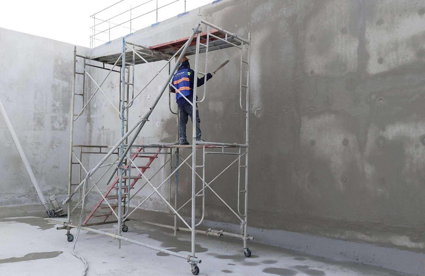 Brushed or sprayed on concrete surfaces from the positive or negative side, PENETRON is used for waterproofing and chemical protection of concrete.