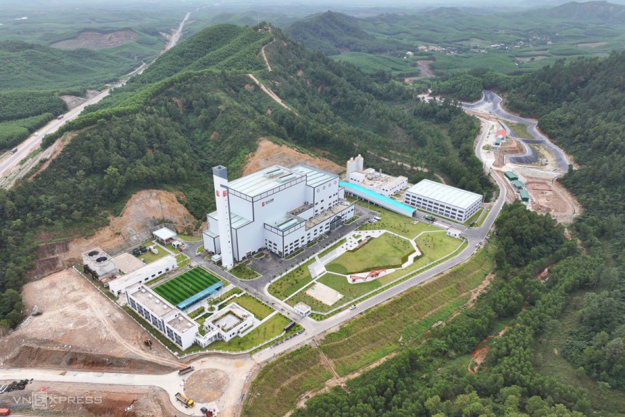 This bird’s-eye view gives an idea of the dimensions of the Phú Sơn Solid Waste Treatment Plant in Thừa Thiên–Huế Province, Việt Nam.