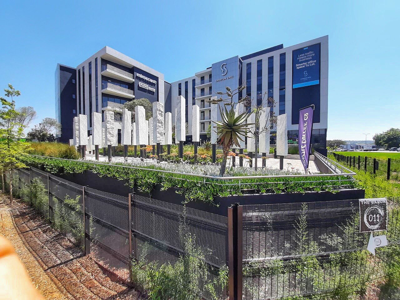 Phase 1 construction at Sandton Gate included 825,000 square feet of office space, a water storage tank, elevator pits, the podium slab, and roof slab.