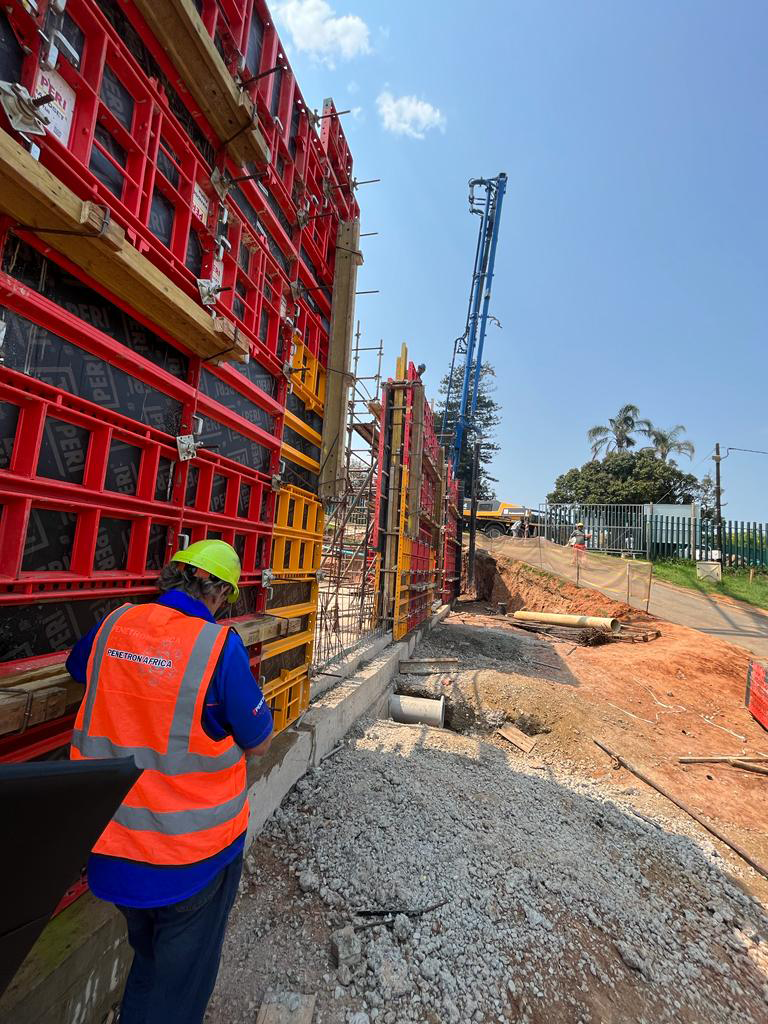 The new Shaka’s Head Reservoir concrete dam created a 1.5-million-liter (<400,000-gallons) drinking water reservoir for the North Coast region of KwaZulu Natal.