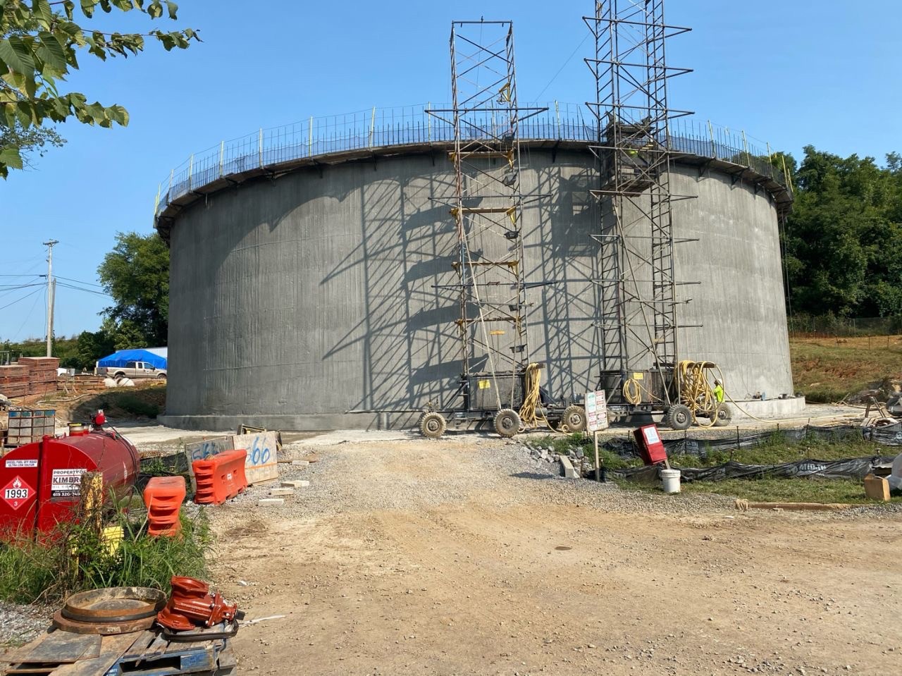 PENETRON ADMIX, a crystalline permeability-reducing concrete admixture was specified for the 3-million-gallon Valleybrook Park wastewater storage tank in Clarksville, Tennessee.