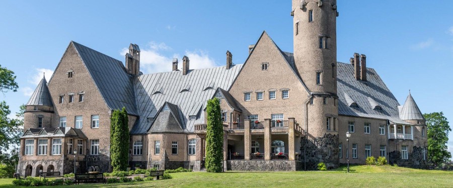 The new swimming pool at the Wagenküll Castle Spa, a 72-room luxury hotel and spa, was waterproofed with PENETRON ADMIX, a crystalline concrete waterproofing admixture.