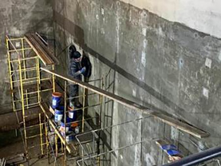 PENETRON slurry is easily and quickly applied by brush or spray to either side (positive/negative) of the concrete for comprehensive waterproofing