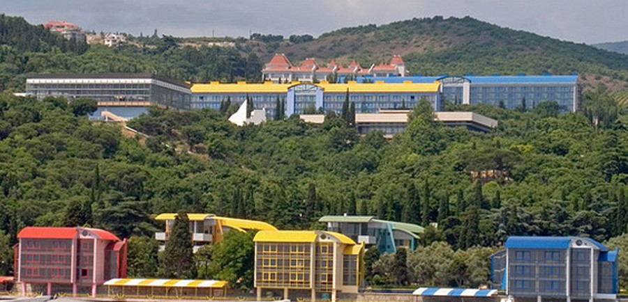 Renovations to the Artek international youth camp on the Black Sea included waterproofing the camp’s large water tanks with Penetron crystalline technology.
