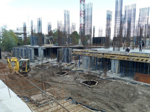 Easily mixed in during batching, PENETRON ADMIX was used to waterproof the foundation slabs of the 25-story towers and the extensive underground parking garage.