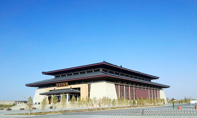 The Dunhuang Grand Theater won the highest engineering award in China - the Luban Prize - which recognizes outstanding Chinese construction engineering projects