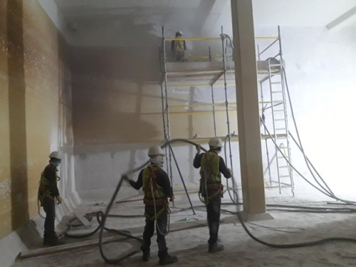 The Sealed Insulating Materials team helped repair water tanks at the Emirates Steel factory in Abu Dhabi. Penetron crystalline materials were used to solve the problems.