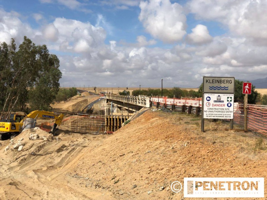 The Gouda-Klein-Bergrivier Bridge is on a well-traveled route that links the agricultural towns of Western Cape with Northern Cape and the neighboring country of Namibia.