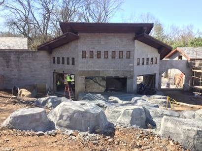 PENETRON ADMIX SB was added to concrete for the foundation wall of the Andean Bears viewing building, with the window half-submerged underwater.