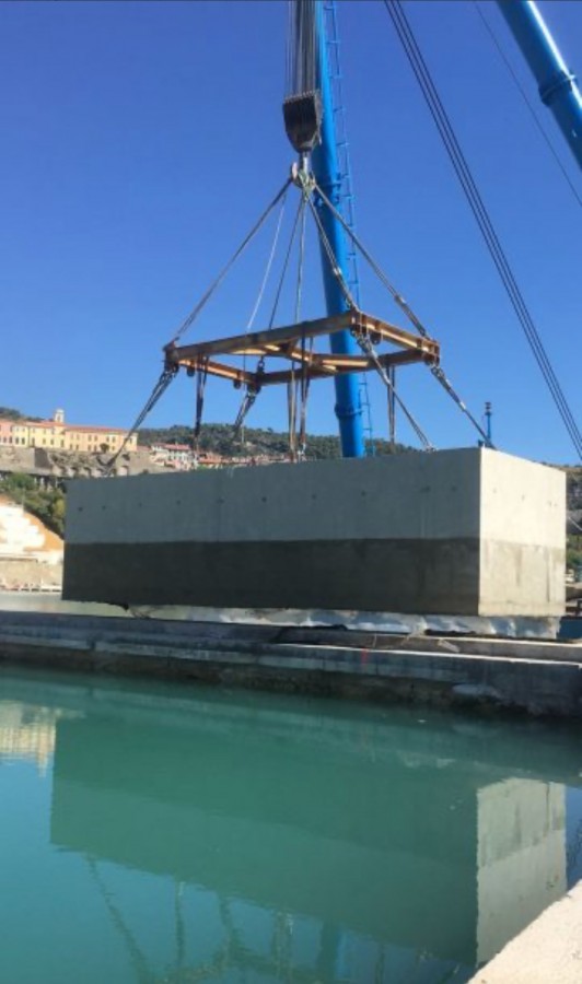Quayside construction and subsequent hoisting of the concrete marine structures into the sea demanded an integral and durable waterproofing solution.