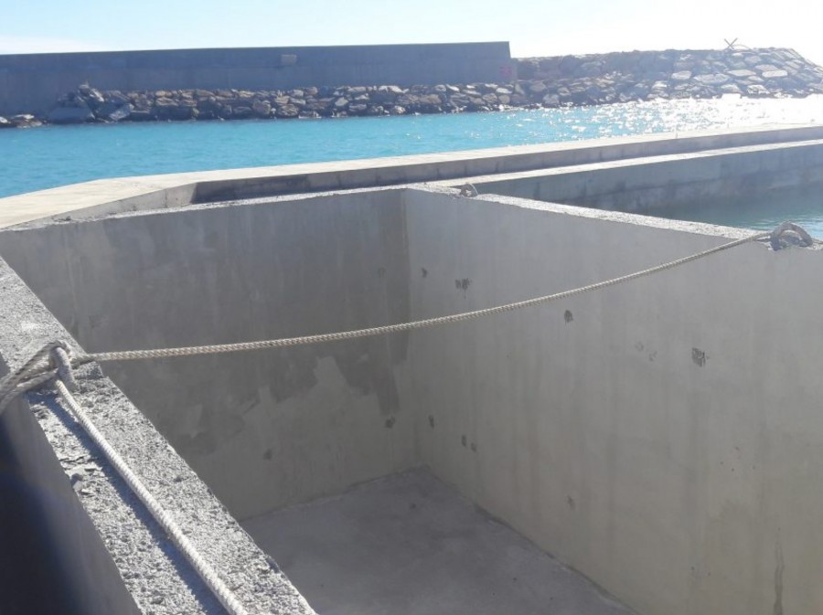 PENETRON ADMIX generates a non-soluble crystalline formation in concrete to seals microcracks, pores and capillaries against the penetration of seawater and moisture.