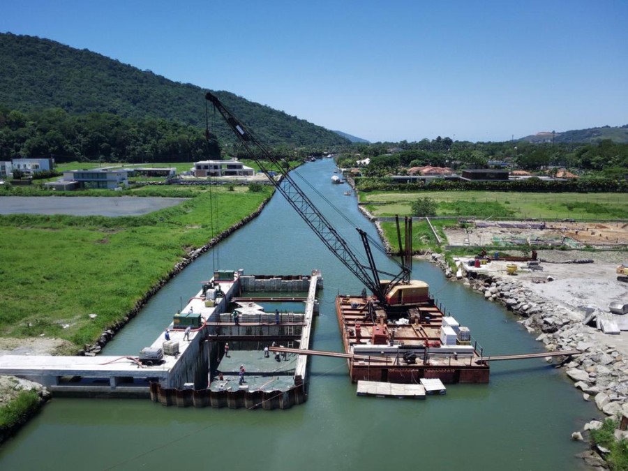 Lock on the access canal to the Portobello Resort & Safari Hotel