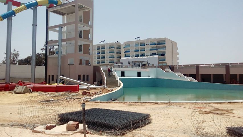 The Rayar Aqua Park is located directly next to the Mediterranean Ocean; the high groundwater at the site made concrete waterproofing an urgent priority for the pools and river