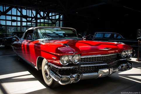 The Retro Park collection includes the first automobile ever built (Benz) and a number of unforgettable classic models from the USA, England and the Soviet Union.