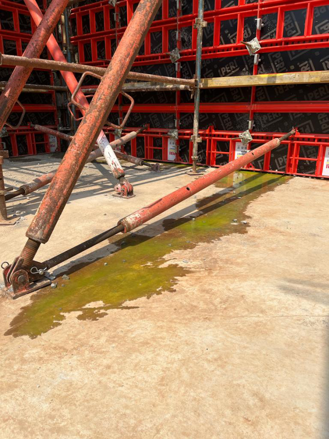 PENETRON ADMIX’s green tracer visible in the bleed water during concrete placement and finishing provides visible proof the crystalline waterproofing solution is in the mix.