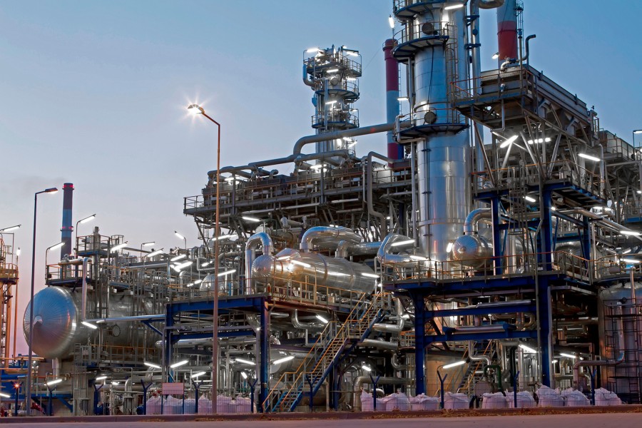 The Oświęcim plant’s concrete foundation slabs and manufacturing shop floors are protected against deterioration due to aggressive compounds used in chemical production.