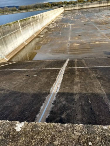 A closer look at the repaired horizontal and vertical construction joints at the Tata Steel Mill shows where the PENETRON topical treatment was carried out.