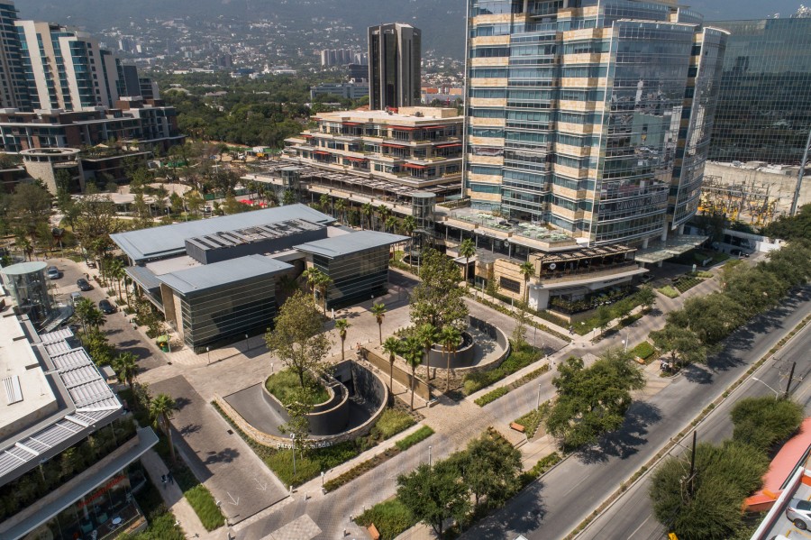 The Arboleda mixed-use complex covers almost 27 acres, with offices, apartments, villas, restaurants and a shopping mall arrayed around a central, tree-lined park
